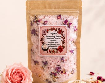Mystic Strawberry Dream Bath Soak | Rytuał pielęgnacyjny z truskawkami, różą, rumiankiem i mlekiem kokosowym
