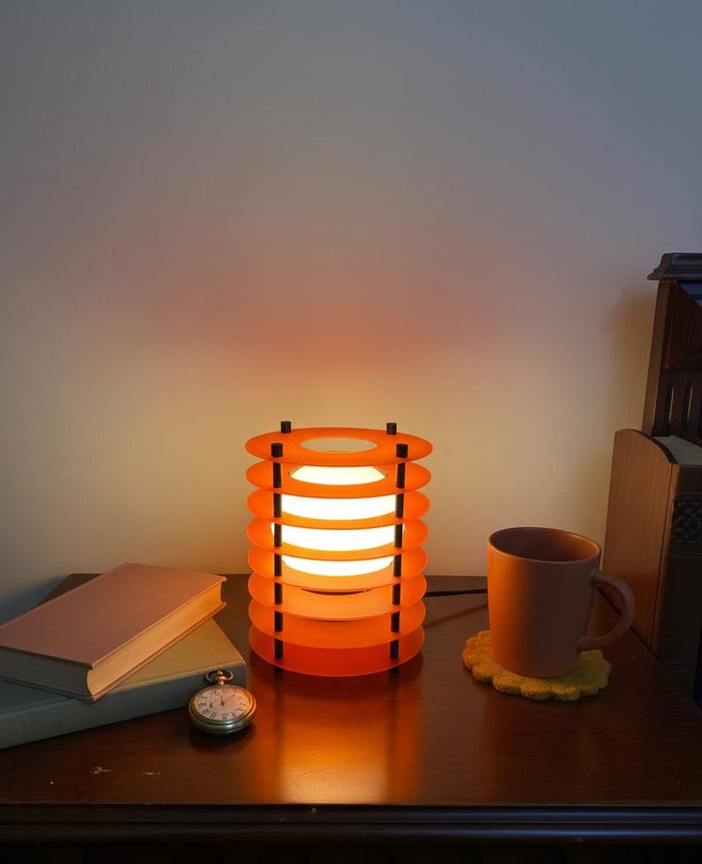 Lámpara de mesa naranja: Iluminación moderna de mediados de siglo, luz ambiental de escritorio