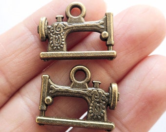 6 I love quilting charms antique silver tone P531