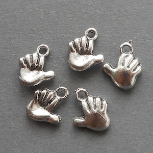 8 Stück silberfarbene Hand Charms, Daumen Hoch Charms, Glücksbringer