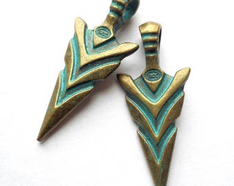 2pc-patina  brass tone Arrow Head charm pendant