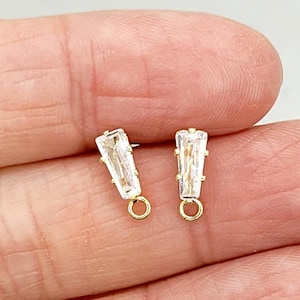 2pcs, 1 par- Zirconia cúbica chapada en oro latón pendiente poste w / 1 lazo