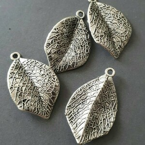 4pcs-2 sided 1.5&quot; silver tone Leaf charm, leaf w/ veins charm-bronze tone available