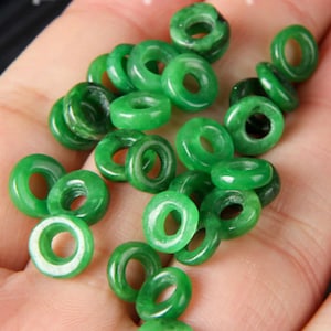 12 Stück-4 mm großes Loch, 10 mm grüne Jadeit Edelstein Ring Perlen