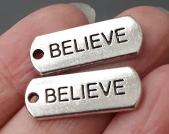 シルバー調のbelieveタグチャーム6個、believeチャーム、短い引用句チャーム、ブレスレット用チャーム