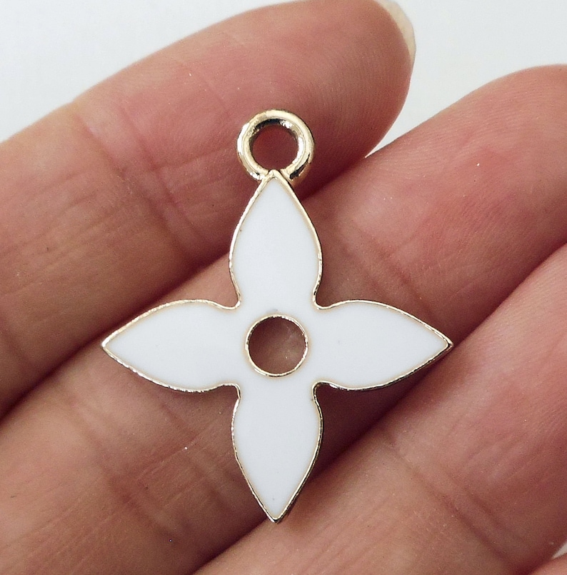 6pcs gold tone enamel clover charm-pick black or white color