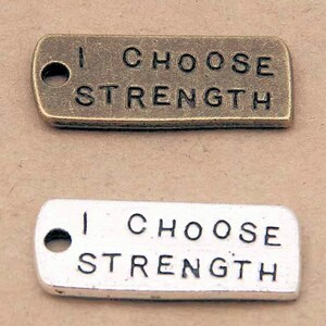 6 piezas: dije con cita corta, dije de fuerza, dije de etiqueta rectangular, tono plateado o tono bronce