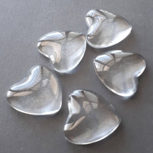 Cabochão de vidro transparente com parte traseira plana em formato de coração - para bandejas pendentes em branco - mais tamanho