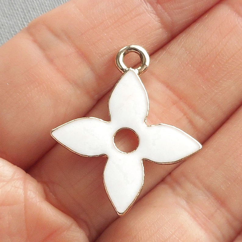 6pcs gold tone enamel clover charm-pick black or white color