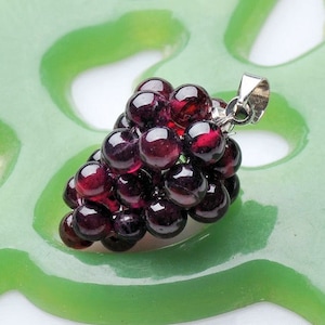 2pcs-handmade-Grapes charms,  Handwoven w/ Natural GARNET gemstone pendant, silver tone Bail