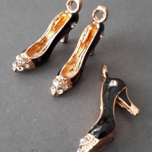 2pcs-3D enamel high heel black shoe charm w/ clear rhinestone