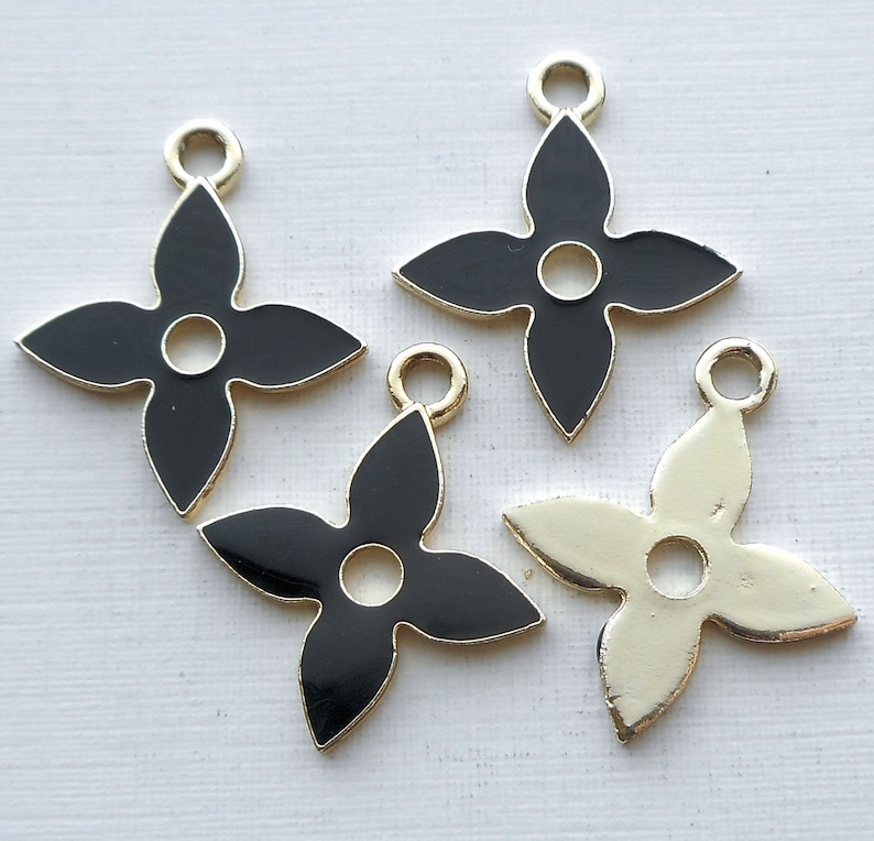 6pcs gold tone enamel clover charm-pick black or white color