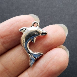 8pcs-Silver tone Dolphin charm-2 sided dolphin charm, ocean charm,