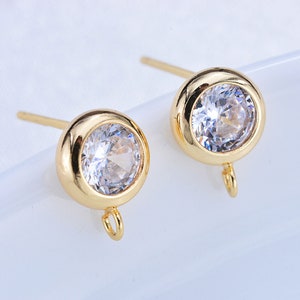 4 piezas, 2 pares: aretes de latón chapado en oro con circonita cúbica y 1 aro de 7 mm