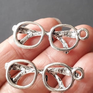 6pcs-silver tone Glasses charm, silver tone glasses frame charm