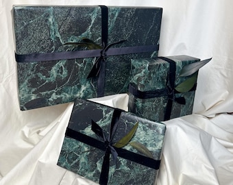 Papel de regalo de lujo con estampado de mármol verde – Elegante papel de regalo de bellas artes