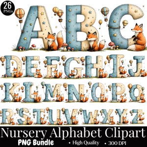 Pode incluir: Um conjunto de clip art do alfabeto para berçário com letras de A a Z em azul e bege, com um design costurado. Cada letra tem uma raposa, balões de ar quente e cogumelos. O texto "Nursery Alphabet Clipart" está na parte inferior.