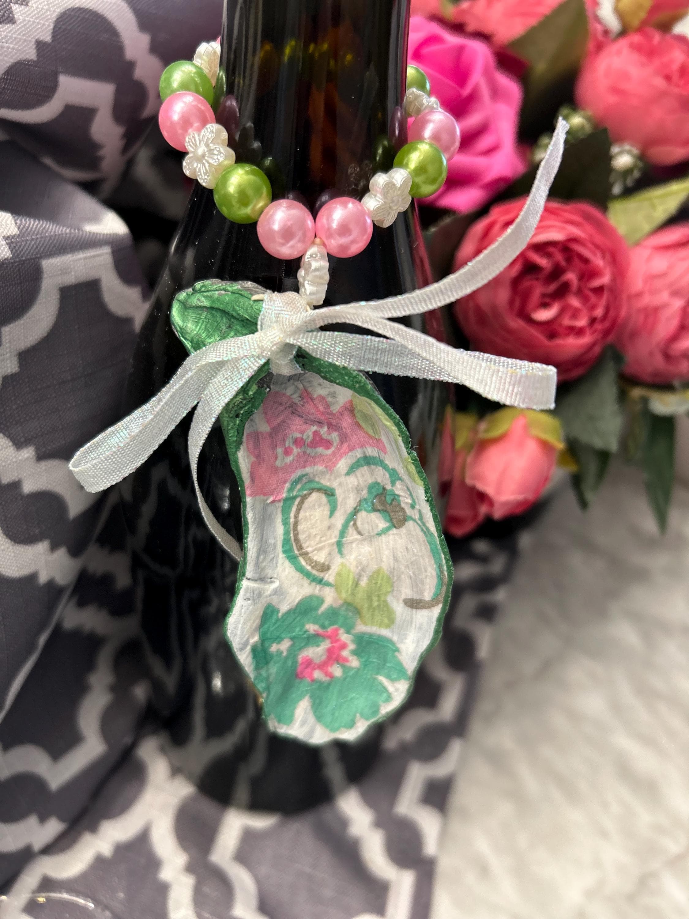 Somja with wide sleeves with hibiscus flower pattern – Beverly-Berlin, image size:2250x3000