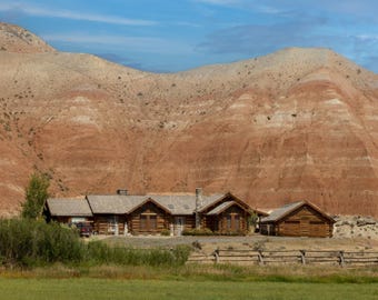 Rustikale Blockhütte in den Sunburnt Hills von Wyoming