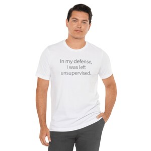 Peut inclure: Ensemble de trois tasses en c&eacute;ramique avec une finition mate et mouchet&eacute;e. Les tasses sont dans des tons cr&egrave;me, gris clair et gris fonc&eacute;. Chaque tasse a un design simple et minimaliste, parfait pour le caf&eacute; ou le th&eacute;.