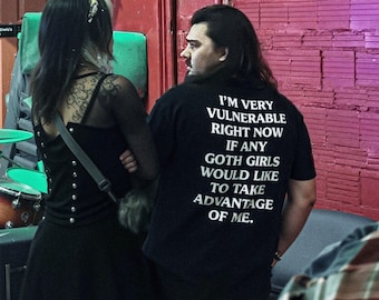 T-shirt « Avantage de la fille gothique vulnérable » | T-shirt streetwear alternatif viral