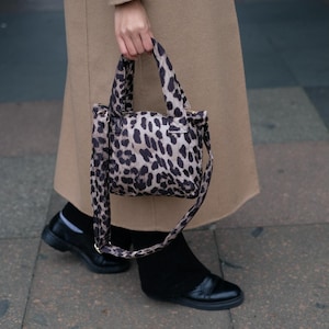 Kleine gewatteerde tas met luipaardprint, waterbestendig ripstop-materiaal, heuptas met schouderband en ritssluiting, crossbodytas voor dagelijks gebruik, luipaardprint