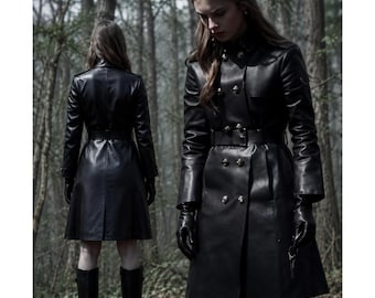 Casaco militar preto de couro premium masculino estilo gótico, longo, com abotoamento duplo e cinto, ideal para inverno e cosplay.