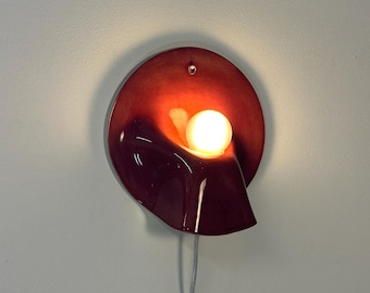 Aplique de cerámica burdeos hecho a mano, lámpara de pared escultural moderna, luz ambiental.