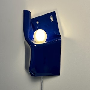 Cobalt Blue Ceramic Wall Sconce, Plug-In or Hardwired Dimmable Lamp, Handmade Sculptural Wall Light, Modern Accent Lighting, Hardwire Sconce bild 1