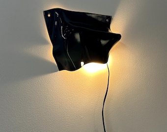 Lámpara de pared de cerámica negra para mesita de noche, aplique de pared con enchufe e interruptor de encendido/apagado, iluminación minimalista hecha a mano para el dormitorio.