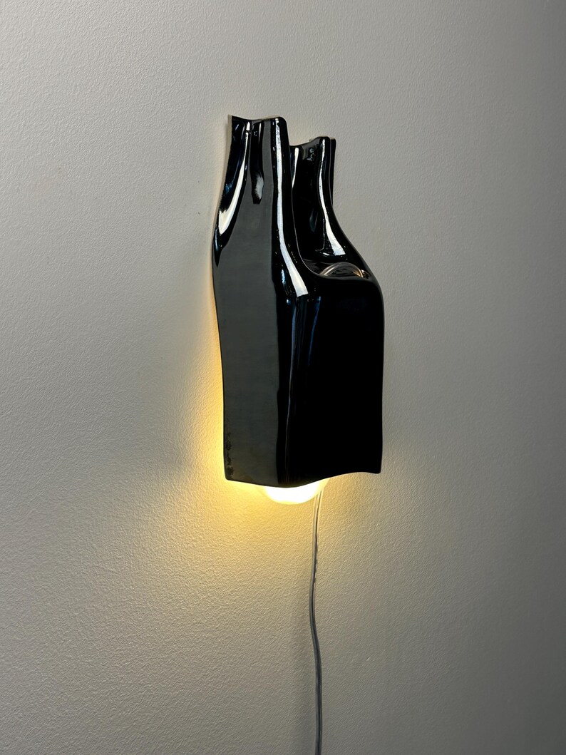 Handgjord vägglampa i keramik, skulptural geometrisk vägglampa, modern accentbelysning bild 2