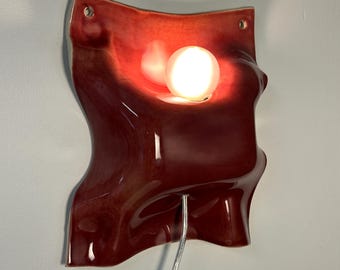 Aplique de pared de cerámica color burdeos, lámpara de pared regulable enchufable hecha a mano, lámpara decorativa escultural, iluminación moderna, decoración de pared ideal para inquilinos.