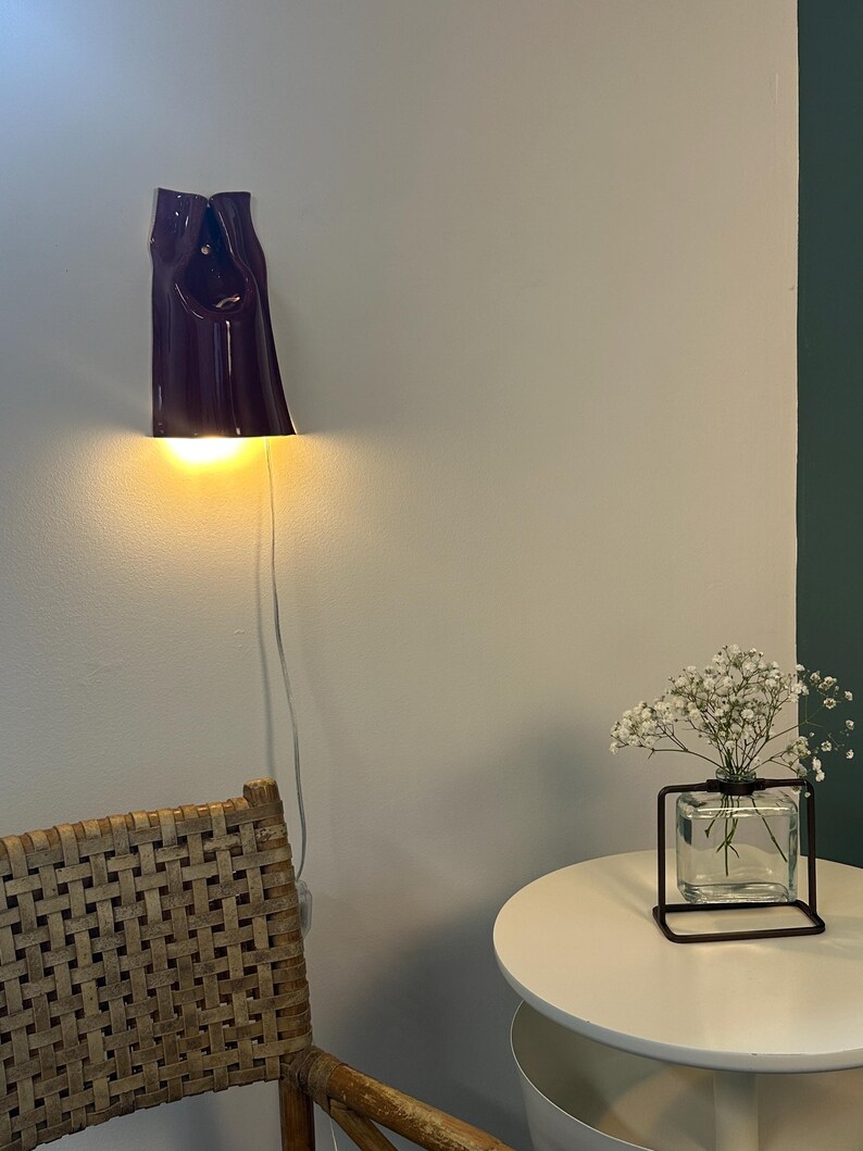 Handgjord vinröd keramisk vägglampa, modern accentlampa med pluggfunktion, stämningsfullt sken (glödlampa ingår) bild 7