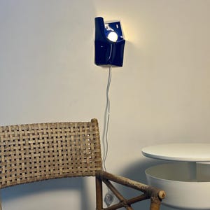 Cobalt Blue Ceramic Wall Sconce, Plug-In or Hardwired Dimmable Lamp, Handmade Sculptural Wall Light, Modern Accent Lighting, Hardwire Sconce bild 6