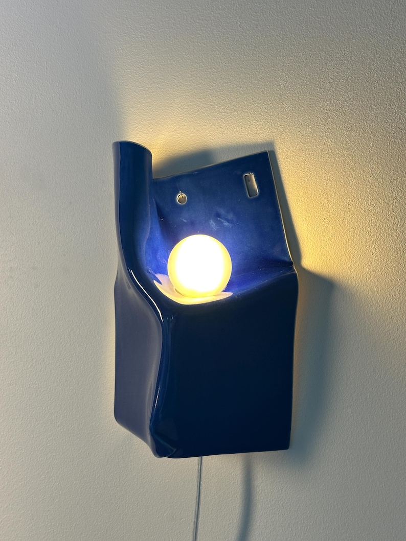 Cobalt Blue Ceramic Wall Sconce, Plug-In or Hardwired Dimmable Lamp, Handmade Sculptural Wall Light, Modern Accent Lighting, Hardwire Sconce Stickkontakt