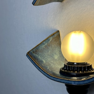 Applique a spina in ceramica blu realizzata a mano, illuminazione ambientale dimmerabile, luce d'accento moderna immagine 8