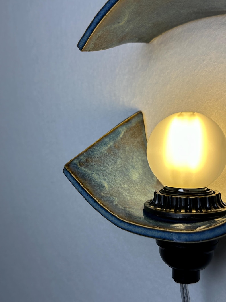 Applique a spina in ceramica blu realizzata a mano, illuminazione ambientale dimmerabile, luce d'accento moderna immagine 8