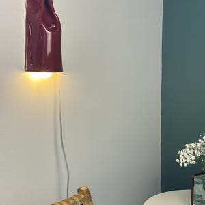 Handgjord vinröd keramisk vägglampa, modern accentlampa med pluggfunktion, stämningsfullt sken (glödlampa ingår) bild 6