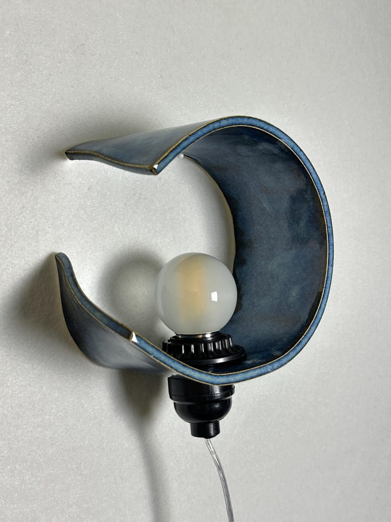 Applique a spina in ceramica blu realizzata a mano, illuminazione ambientale dimmerabile, luce d'accento moderna immagine 10