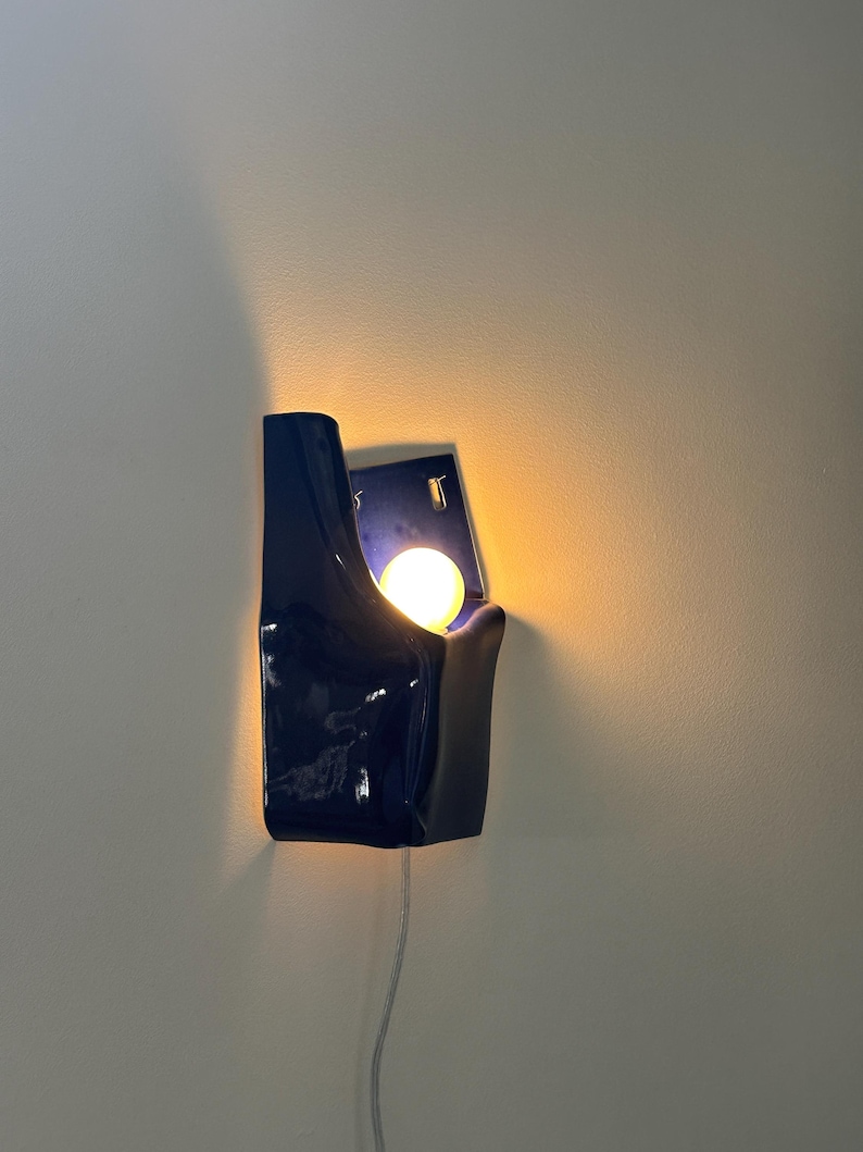 Cobalt Blue Ceramic Wall Sconce, Plug-In or Hardwired Dimmable Lamp, Handmade Sculptural Wall Light, Modern Accent Lighting, Hardwire Sconce bild 3