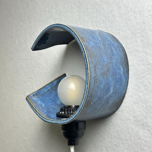 Applique a spina in ceramica blu realizzata a mano, illuminazione ambientale dimmerabile, luce d'accento moderna immagine 7
