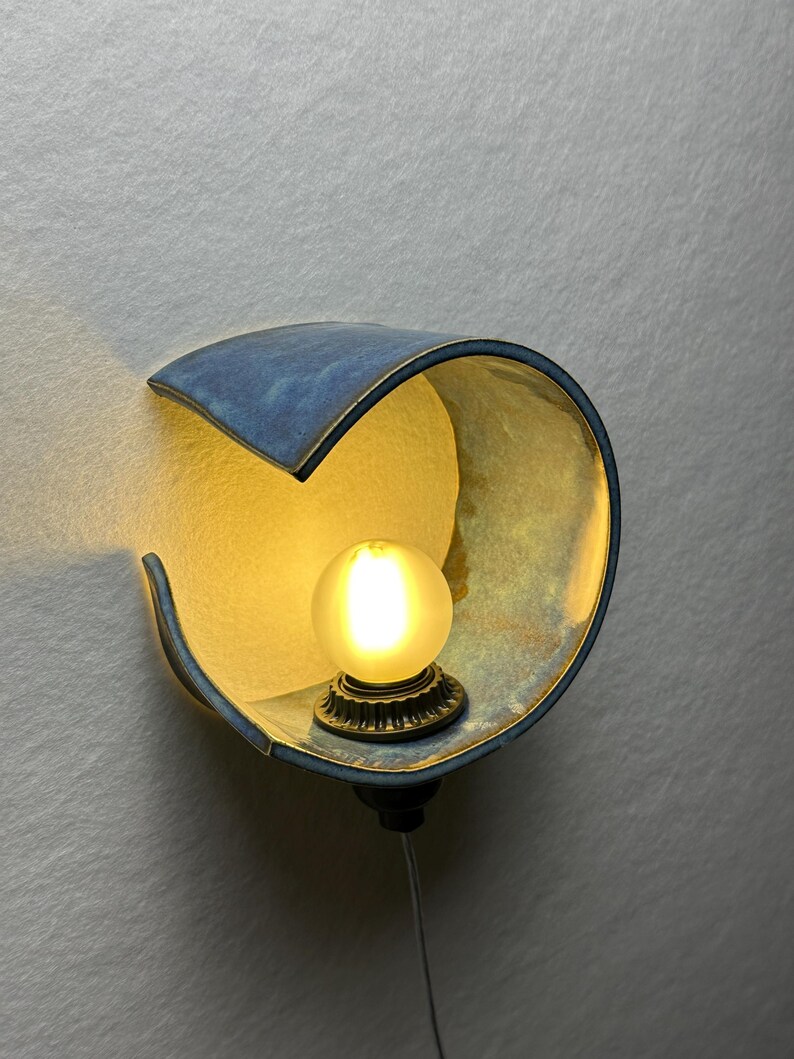 Applique a spina in ceramica blu realizzata a mano, illuminazione ambientale dimmerabile, luce d'accento moderna immagine 12