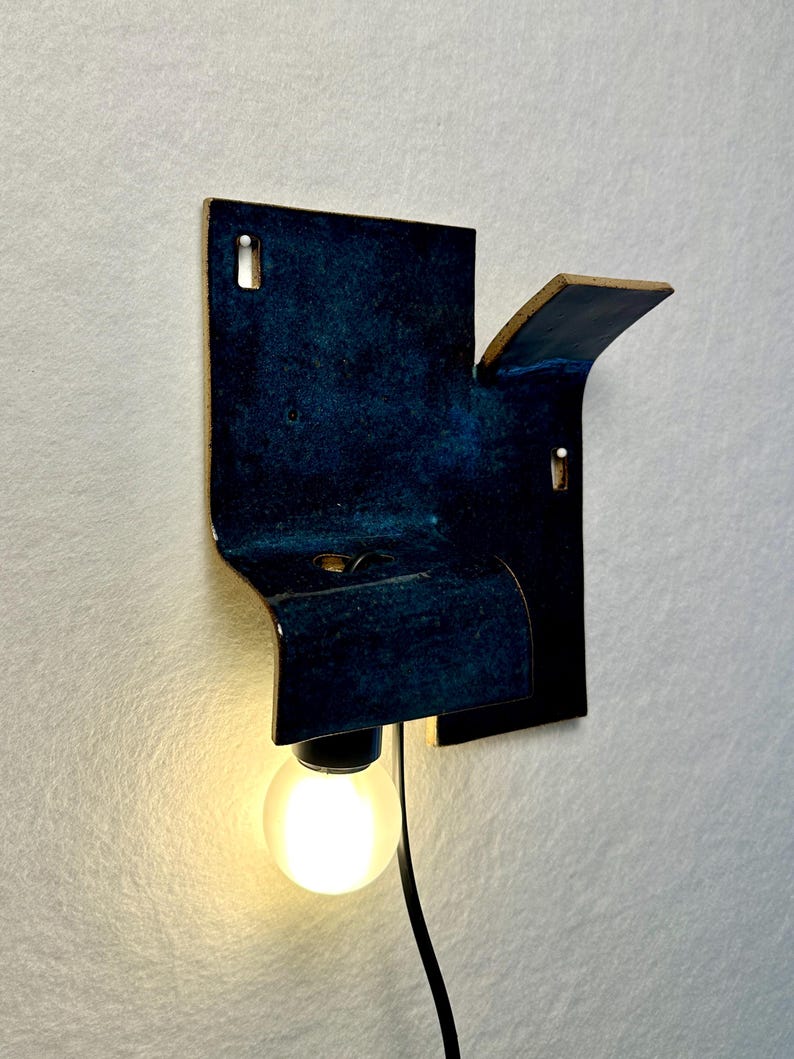 Handgjord vägglampa i keramik, marinblå accentlampa, stämningsbelysning i vägguttag bild 3