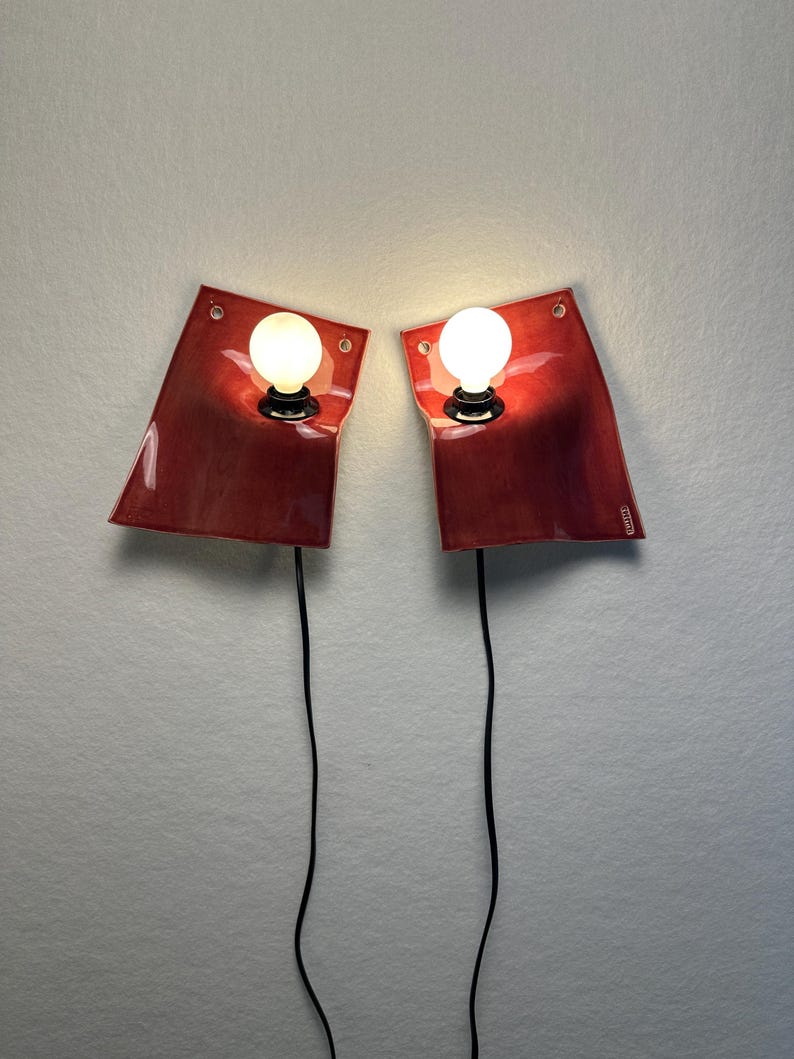 Par de apliques de pared enchufables color burdeos, lámparas regulables para dormitorio, sala de estar y pasillo, fácil instalación, apliques de pared modernos, acento contemporáneo imagen 1