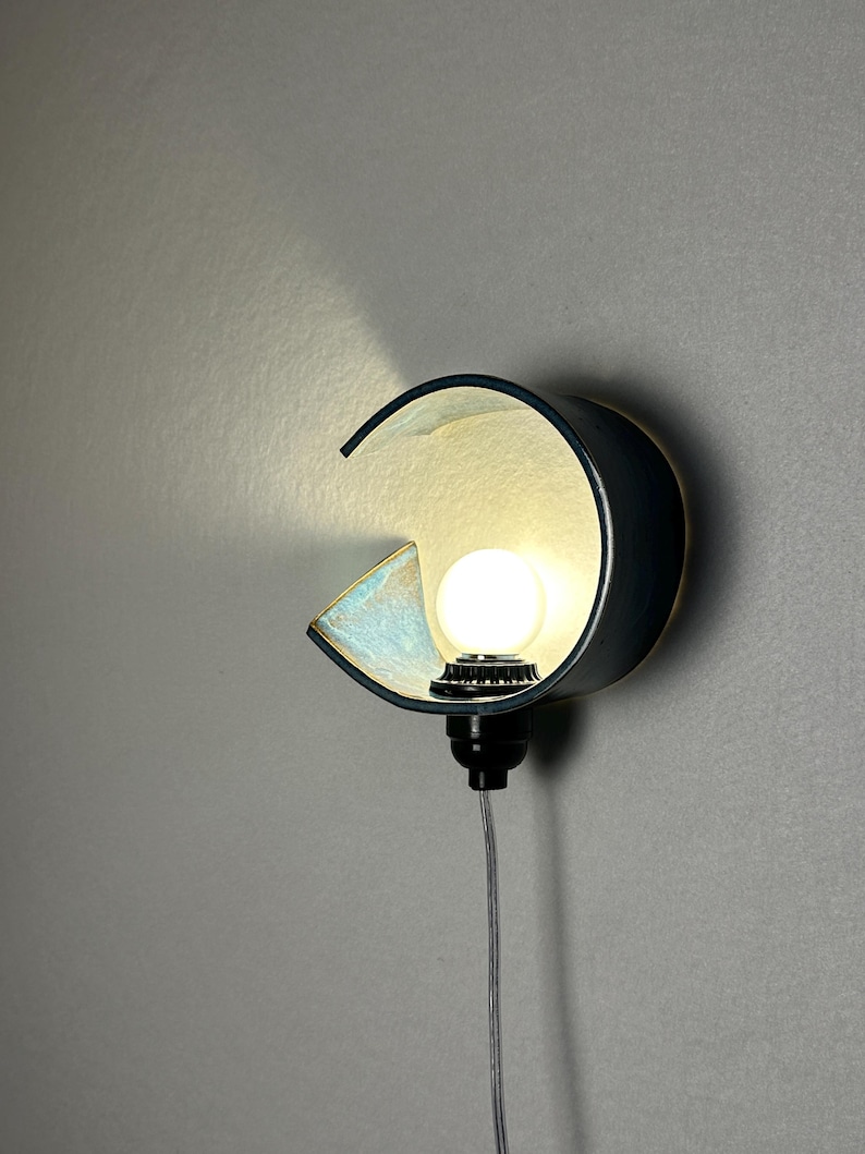 Applique a spina in ceramica blu realizzata a mano, illuminazione ambientale dimmerabile, luce d'accento moderna immagine 15