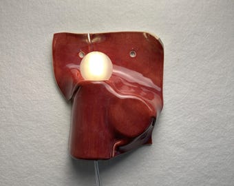 Aplique de parede moderno na cor bordô, com design minimalista para quartos, salas de estar e salas de jantar, luminária de destaque contemporânea, design de interiores.