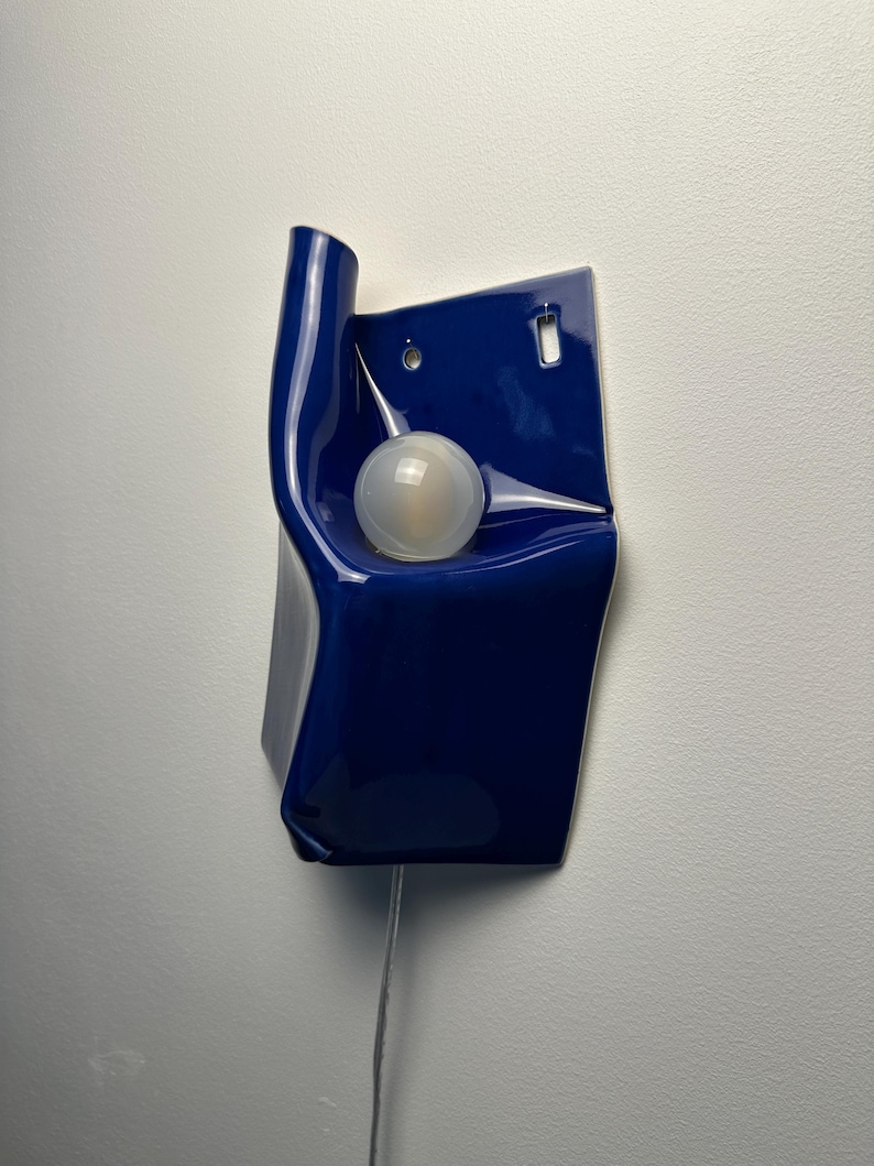 Cobalt Blue Ceramic Wall Sconce, Plug-In or Hardwired Dimmable Lamp, Handmade Sculptural Wall Light, Modern Accent Lighting, Hardwire Sconce bild 8