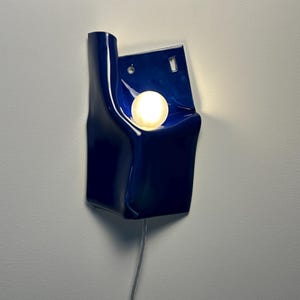 Cobalt Blue Ceramic Wall Sconce, Plug-In or Hardwired Dimmable Lamp, Handmade Sculptural Wall Light, Modern Accent Lighting, Hardwire Sconce bild 12