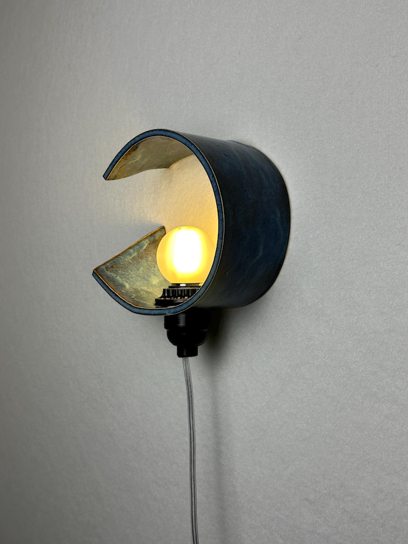 Applique a spina in ceramica blu realizzata a mano, illuminazione ambientale dimmerabile, luce d'accento moderna immagine 6