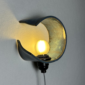 Applique a spina in ceramica blu realizzata a mano, illuminazione ambientale dimmerabile, luce d'accento moderna immagine 11